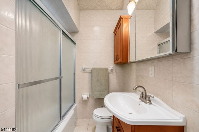 156 Valley Rd, Clifton City, NJ 07013
