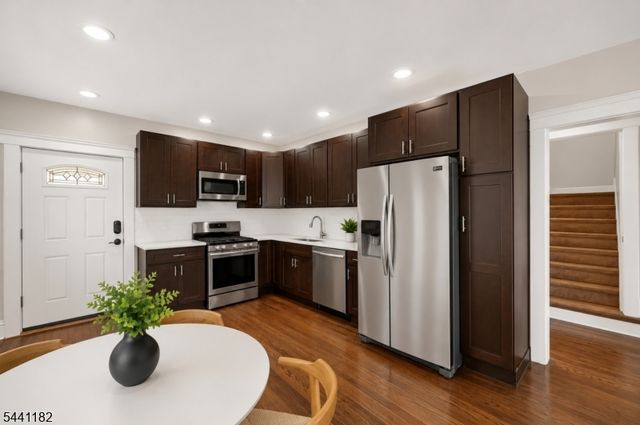 156 Valley Rd, Clifton City, NJ 07013