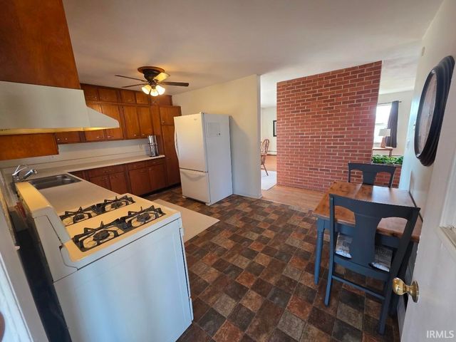 7615 E 1100, Kendallville, IN 46755