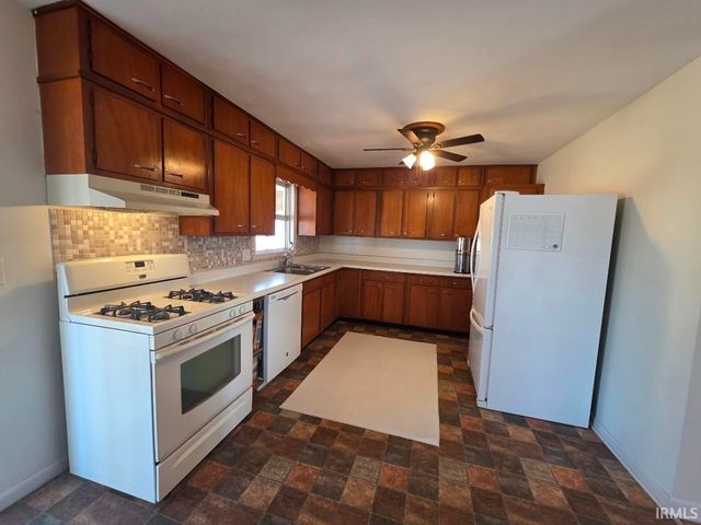 7615 E 1100, Kendallville, IN 46755