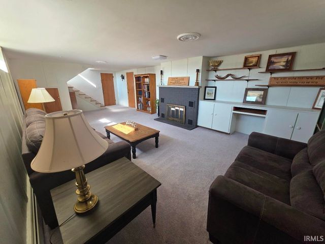 7615 E 1100, Kendallville, IN 46755