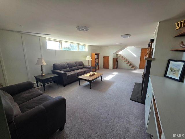 7615 E 1100, Kendallville, IN 46755