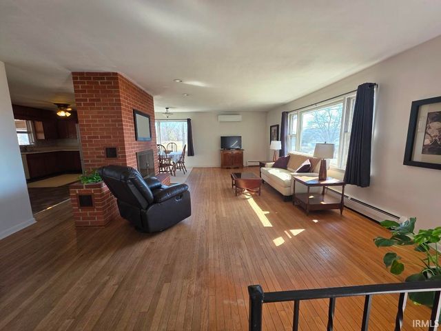 7615 E 1100, Kendallville, IN 46755