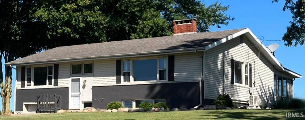 7615 E 1100, Kendallville, IN 46755