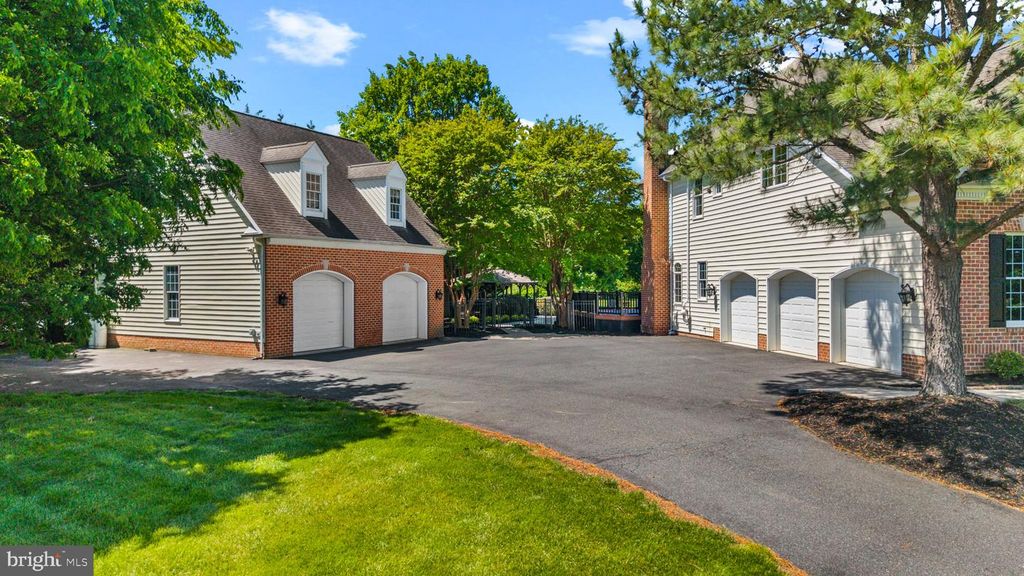Image 12 of property listing at 102 COUNTRY VIEW CT, Churchville, MD 21028