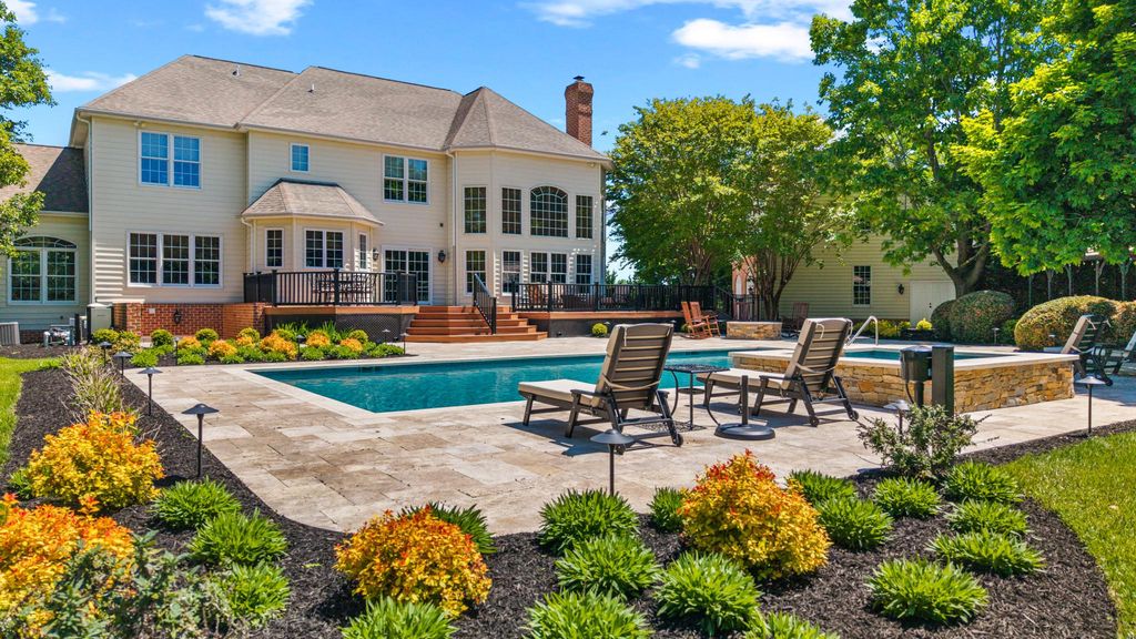 Image 3 of property listing at 102 COUNTRY VIEW CT, Churchville, MD 21028