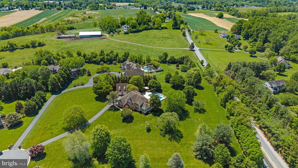 Image 7 of property listing at 102 COUNTRY VIEW CT, Churchville, MD 21028