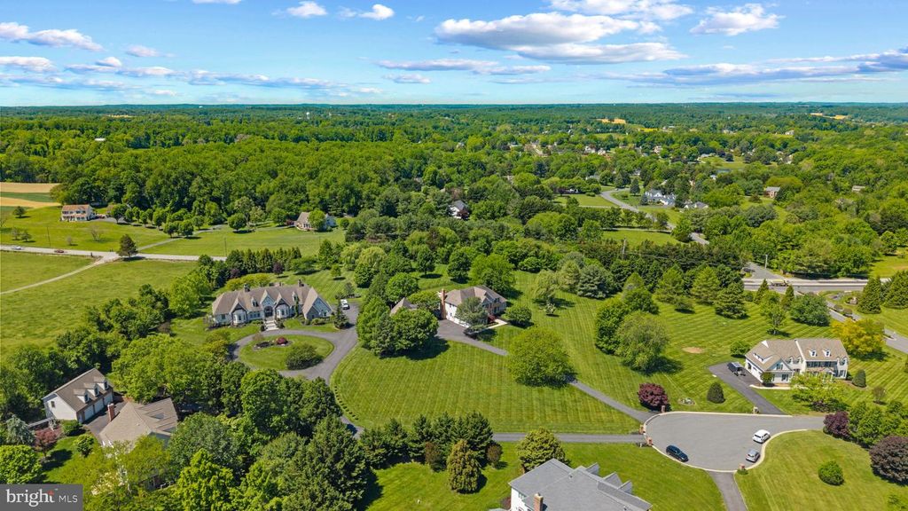 Image 8 of property listing at 102 COUNTRY VIEW CT, Churchville, MD 21028