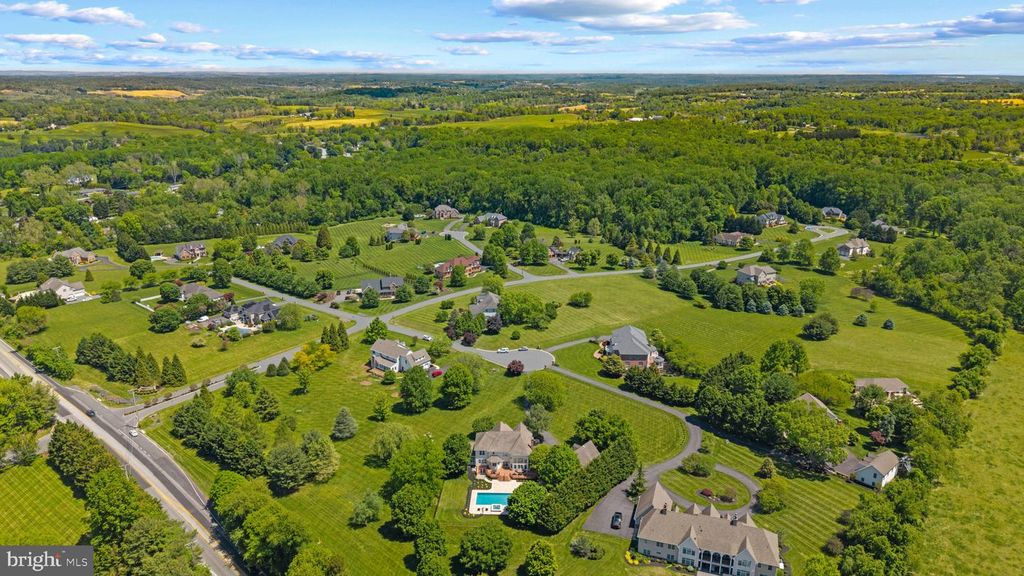 Image 9 of property listing at 102 COUNTRY VIEW CT, Churchville, MD 21028