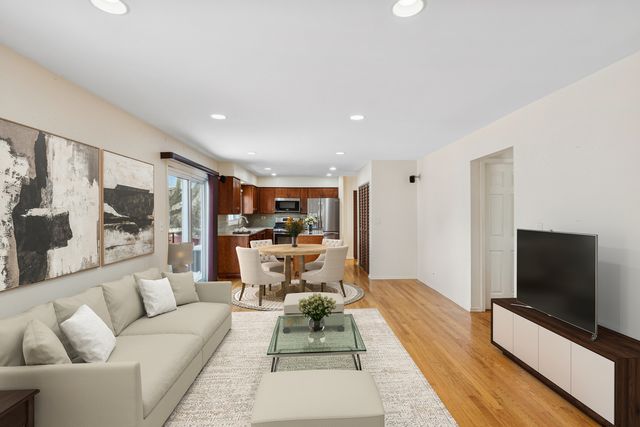 1315 Gail Drive, Buffalo Grove, IL 60089