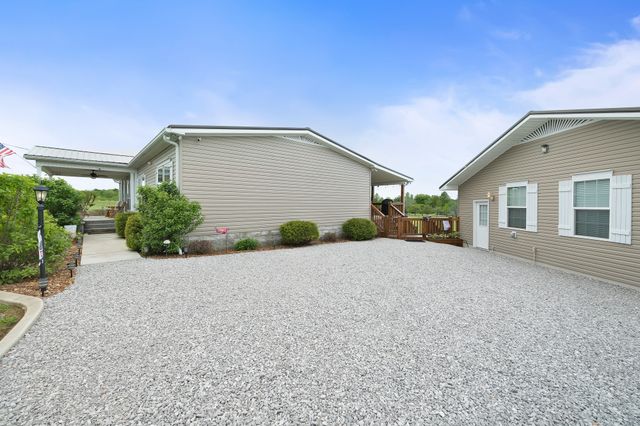 103 Molten Ln, Hilham, TN 38568