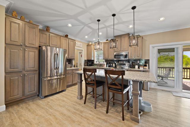 103 Molten Ln, Hilham, TN 38568