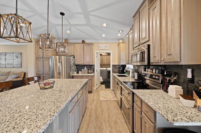 103 Molten Ln, Hilham, TN 38568