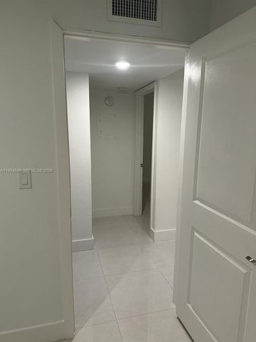 8794 SW 12th St 108, Miami, FL 33174