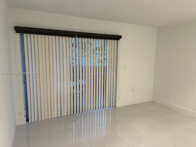 8794 SW 12th St 108, Miami, FL 33174