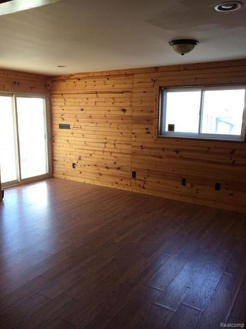 164 W Morehouse Avenue, Hazel Park, MI 48030