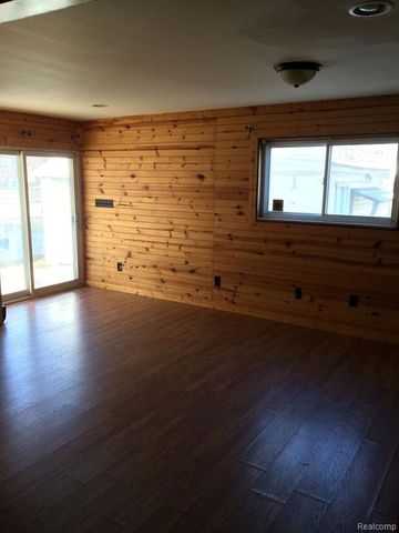 164 W Morehouse Avenue, Hazel Park, MI 48030