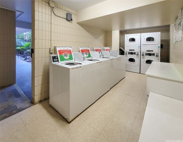 1524 Pensacola Street 108, Honolulu, HI 96822