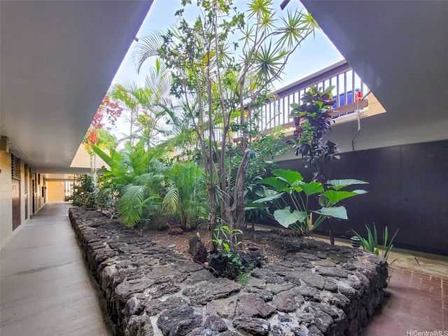 1524 Pensacola Street 108, Honolulu, HI 96822
