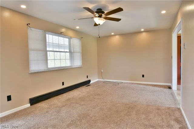 6883 Palmyra Road SW, Warren, OH 44481