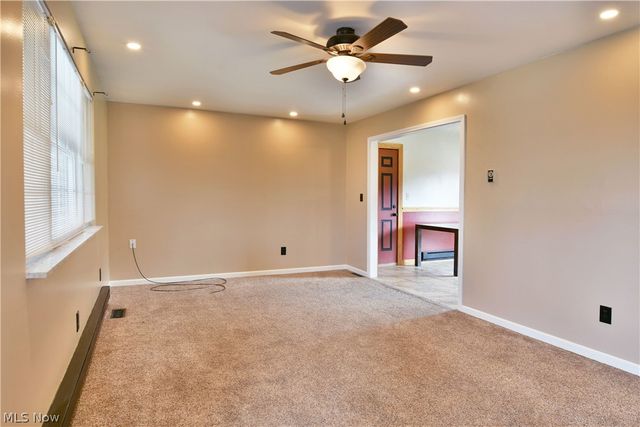 6883 Palmyra Road SW, Warren, OH 44481