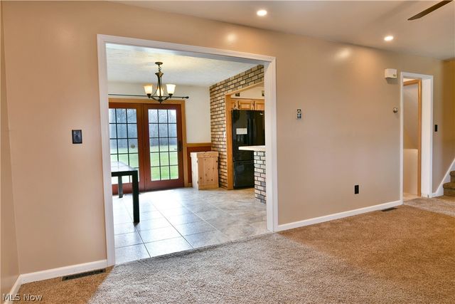 6883 Palmyra Road SW, Warren, OH 44481