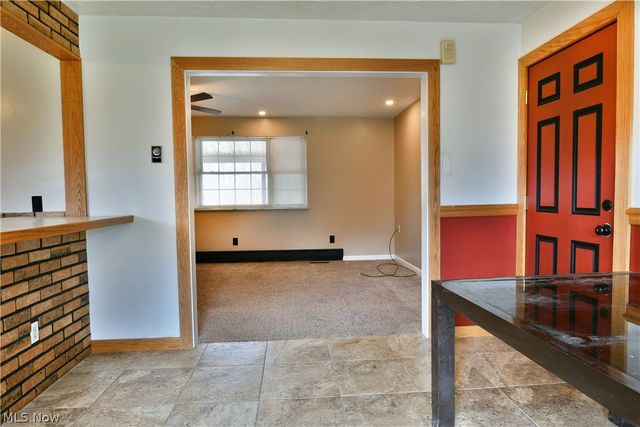 6883 Palmyra Road SW, Warren, OH 44481