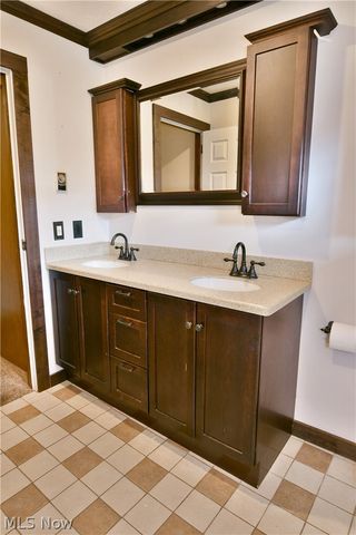 6883 Palmyra Road SW, Warren, OH 44481