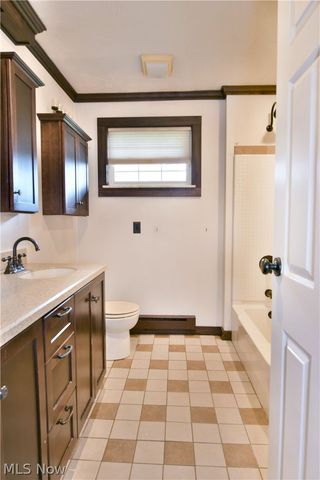 6883 Palmyra Road SW, Warren, OH 44481