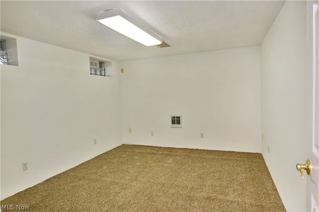 6883 Palmyra Road SW, Warren, OH 44481