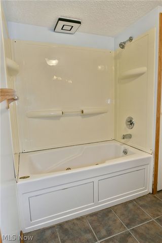 6883 Palmyra Road SW, Warren, OH 44481