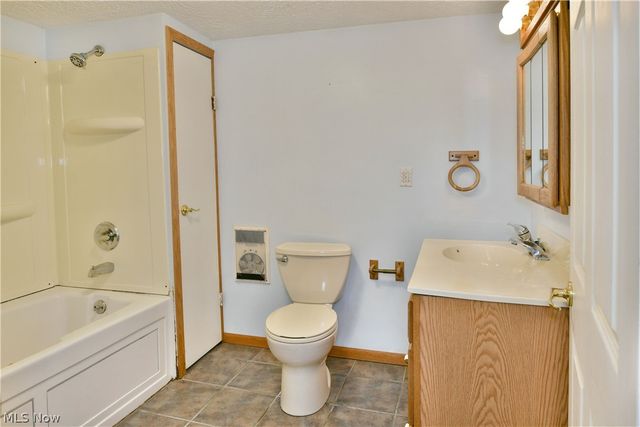 6883 Palmyra Road SW, Warren, OH 44481