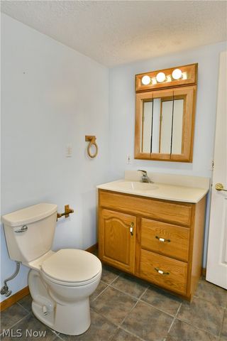 6883 Palmyra Road SW, Warren, OH 44481