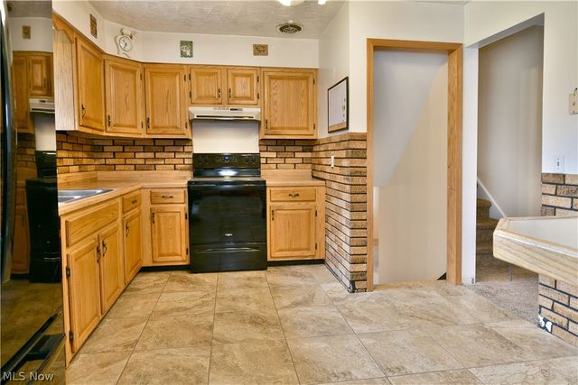 6883 Palmyra Road SW, Warren, OH 44481