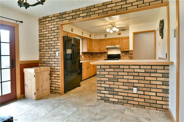 6883 Palmyra Road SW, Warren, OH 44481