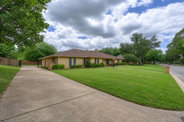 2125 Woodbrook Street, Denton, TX 76205