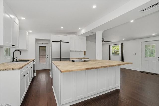 2300 Estey AVE, Naples, FL 34104