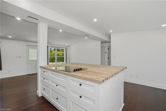 2300 Estey AVE, Naples, FL 34104