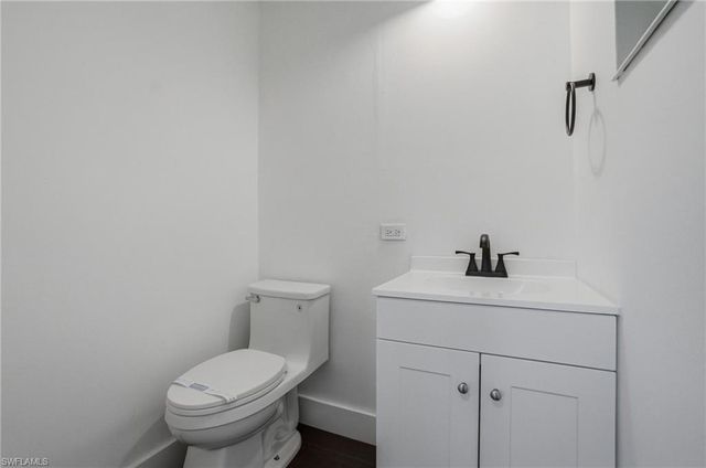 2300 Estey AVE, Naples, FL 34104