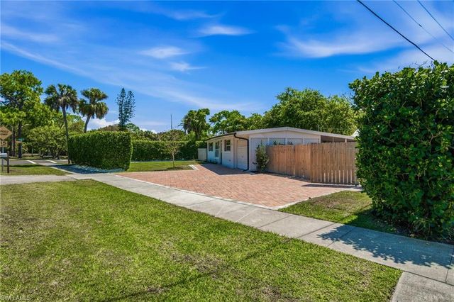 2300 Estey AVE, Naples, FL 34104