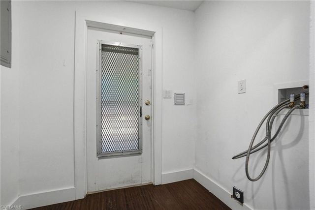 2300 Estey AVE, Naples, FL 34104