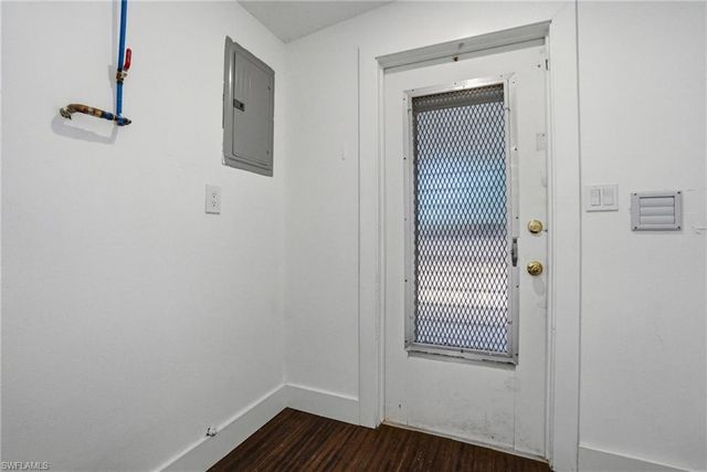 2300 Estey AVE, Naples, FL 34104