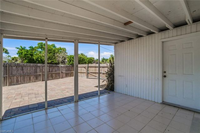 2300 Estey AVE, Naples, FL 34104