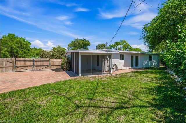 2300 Estey AVE, Naples, FL 34104