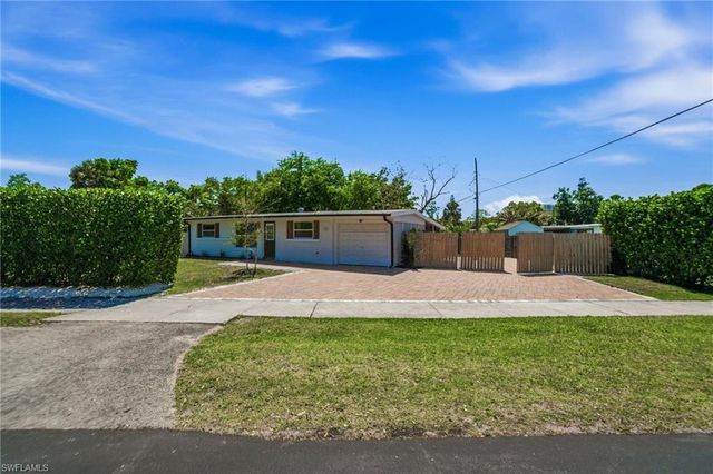 2300 Estey AVE, Naples, FL 34104