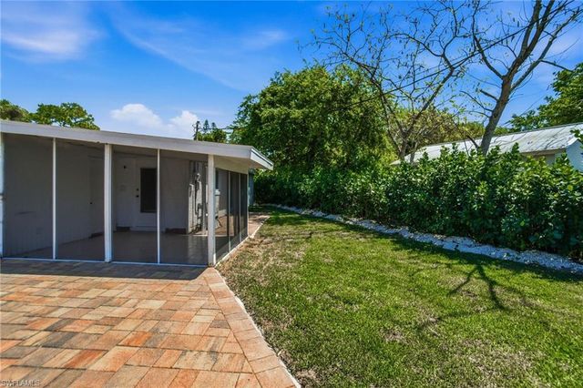 2300 Estey AVE, Naples, FL 34104