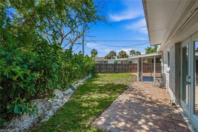 2300 Estey AVE, Naples, FL 34104