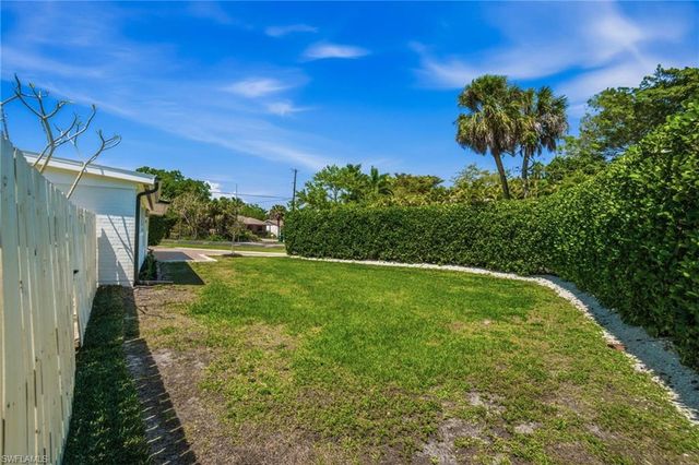 2300 Estey AVE, Naples, FL 34104