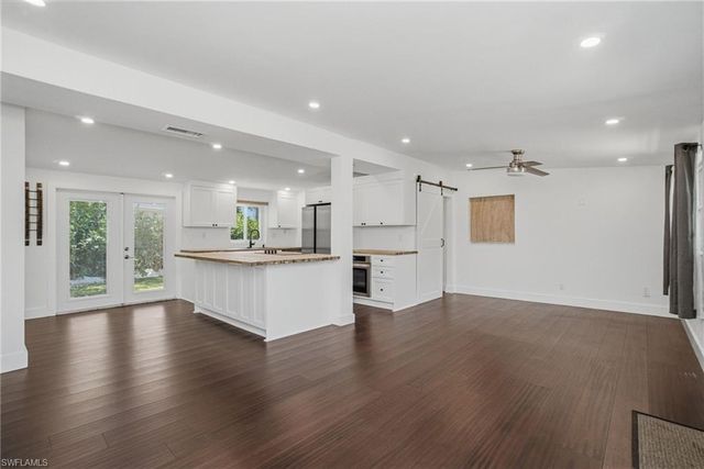 2300 Estey AVE, Naples, FL 34104