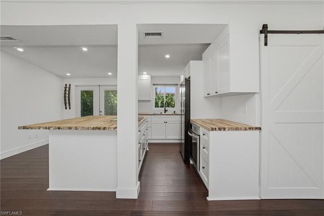 2300 Estey AVE, Naples, FL 34104